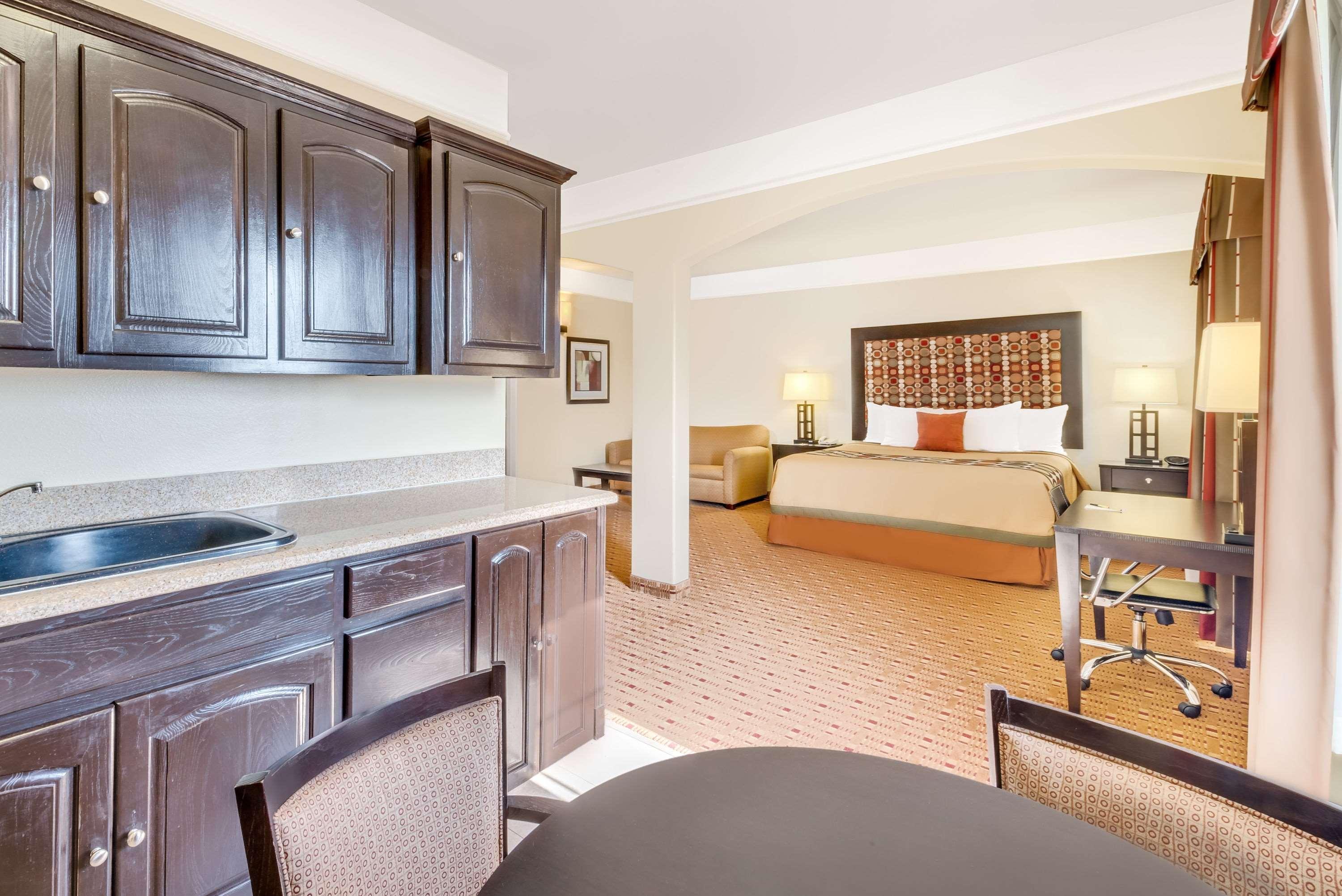 Super 8 By Wyndham Hidalgo At La Plaza Mall & Mcallen Airport Екстер'єр фото