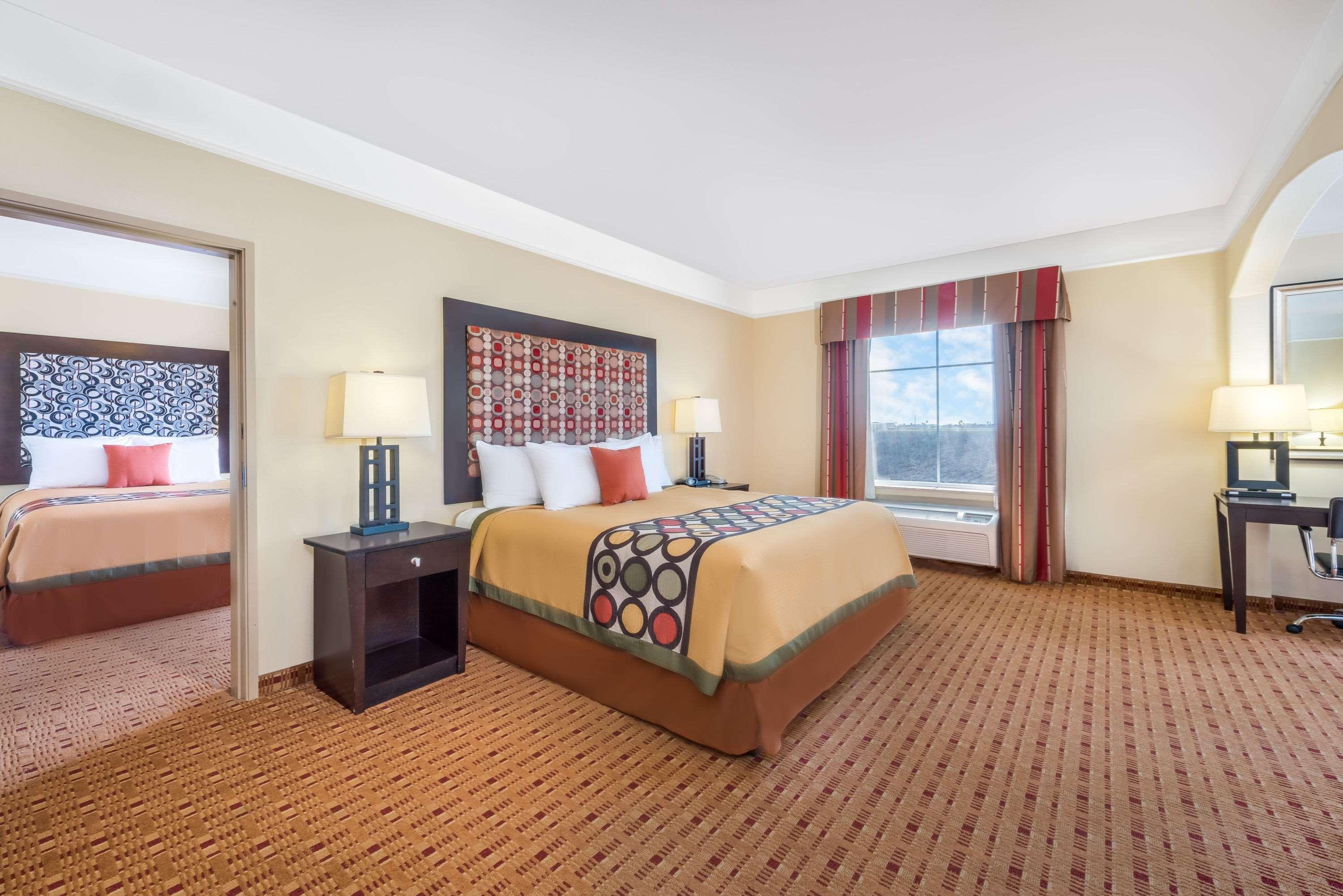 Super 8 By Wyndham Hidalgo At La Plaza Mall & Mcallen Airport Екстер'єр фото