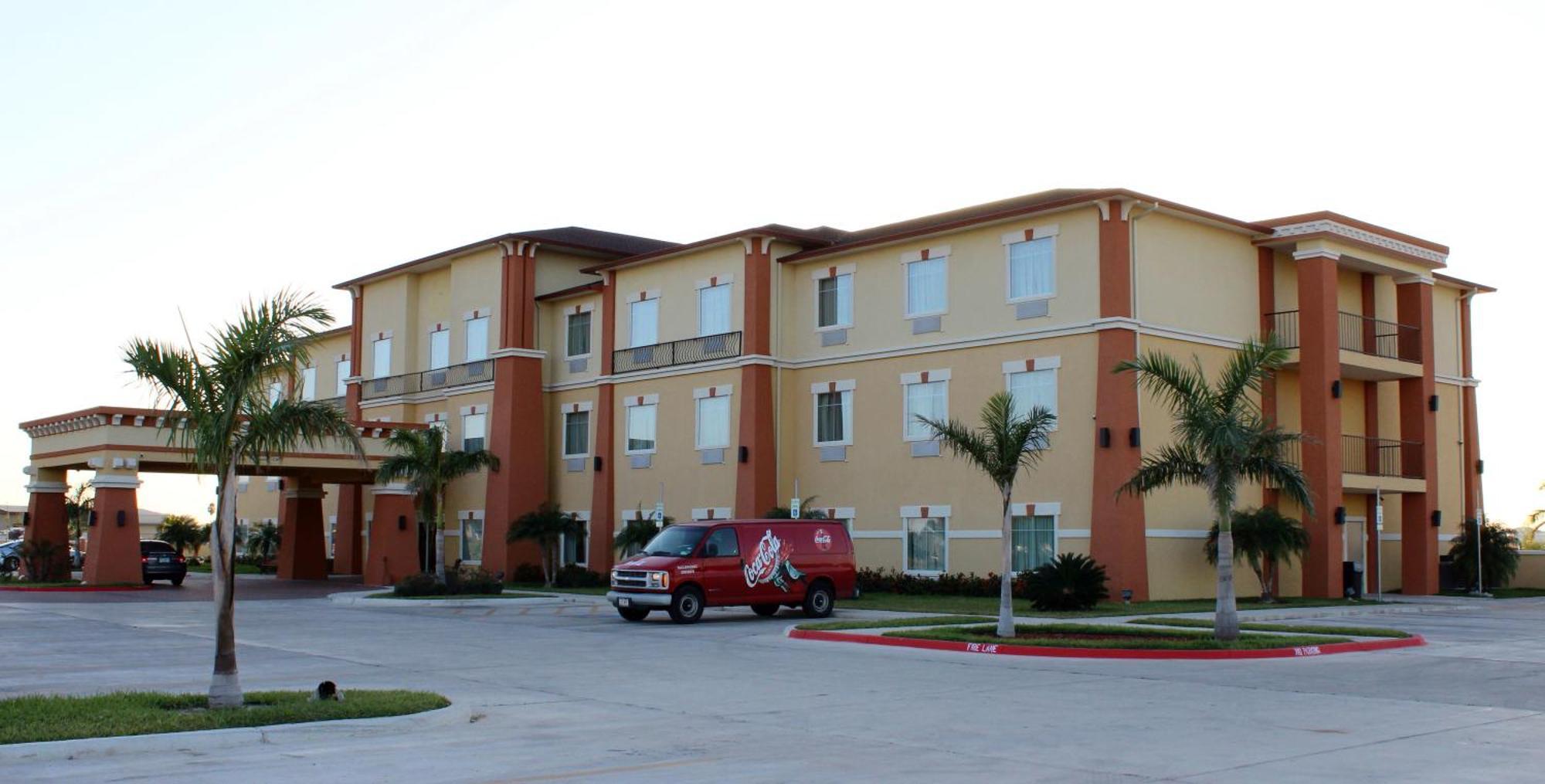 Super 8 By Wyndham Hidalgo At La Plaza Mall & Mcallen Airport Екстер'єр фото