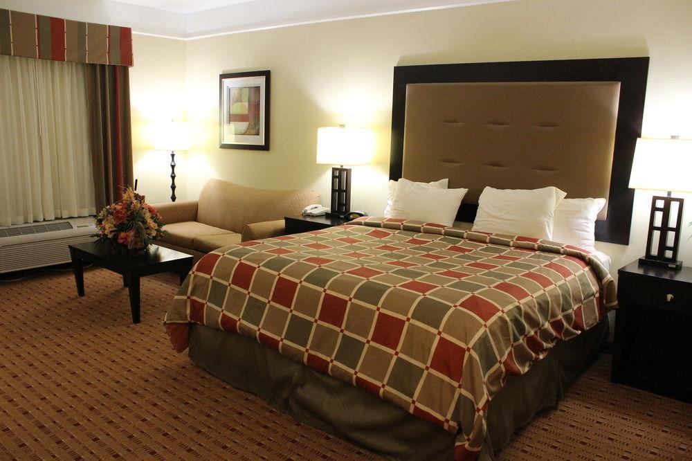 Super 8 By Wyndham Hidalgo At La Plaza Mall & Mcallen Airport Екстер'єр фото